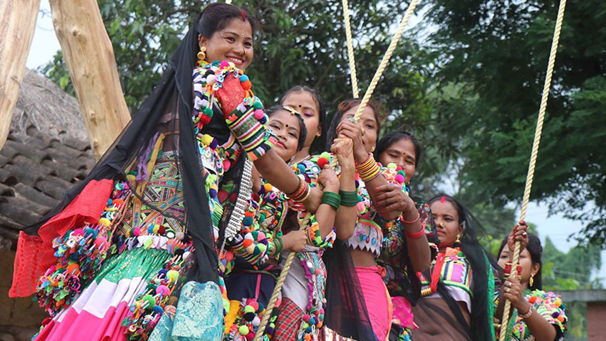 राना थारु समुदायका महिलाले तीज पर्व भदौ २ मा मनाउने